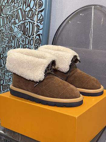 Louis Vuitton Snow Boots Beige 