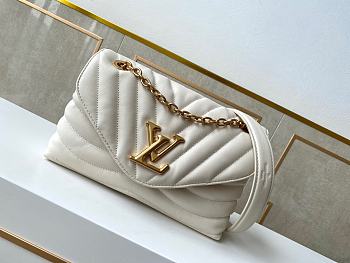 Louis Vuitton New Wave Chain Bag MM M58549 24x14x9CM