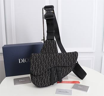 Dior Essentials SADDLE BAG Black Dior Oblique Jacquard 1ADPO093YKY_H00N 26x19x4.5cm