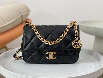Chanel SMALL FLAP BAG Black B10669 20x13.5x5.5CM 