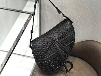 Dior SADDLE BAG WITH STRAP Black Dior Oblique Embossed Calfskin M0455SWSO_M900 25.5x20x6.5cm 